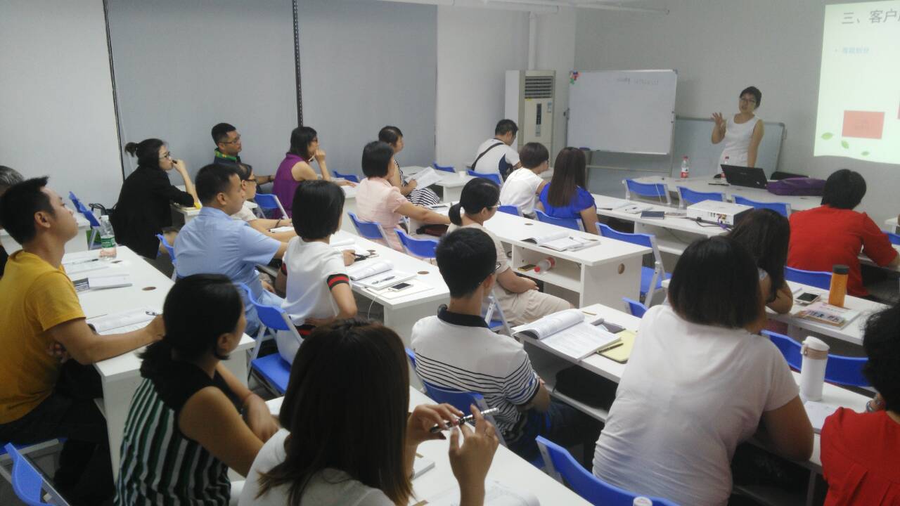 廣東中鵬職業(yè)培訓(xùn)學(xué)校 師生風(fēng)采相冊(cè)，記錄成長(zhǎng)與希望